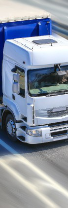 ciężarówka przewozi towary drogą lądową - przewóz kontenerów